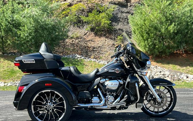 2025 Harley-Davidson FLHTCUTG - Tri Glide Ultra