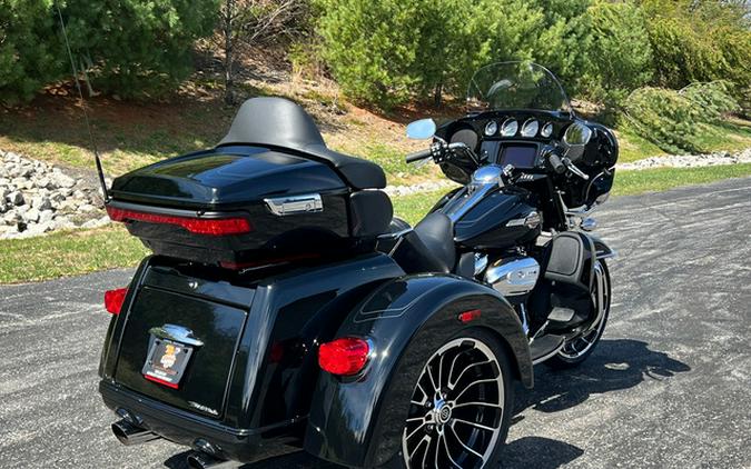 2025 Harley-Davidson FLHTCUTG - Tri Glide Ultra