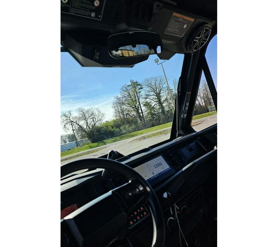 2026 Can-Am® Defender Limited HD11 Desert Tan & Carbon Black