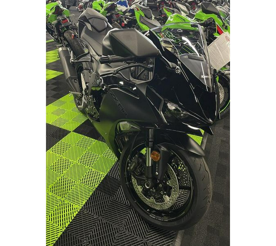 2024 Kawasaki Ninja® ZX™-6R ABS Metallic Flat Spark Black/Ebony