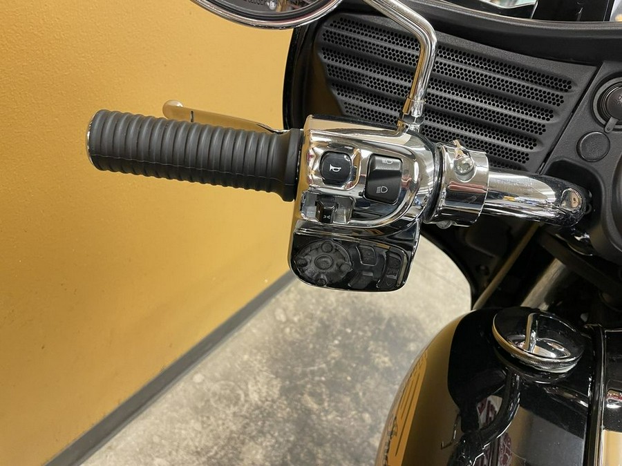 2014 Indian Motorcycle® Chieftain™ Thunder Black