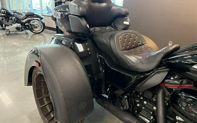 2022 Harley-Davidson® Tri Glide® Ultra Vivid Black