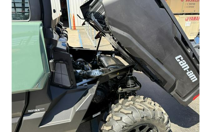 2026 SSV DEF DPSCAB 65 HD10 GN 26 DPS_CAB - Can-Am