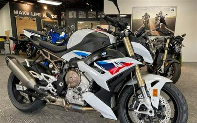 2022 BMW S 1000 R Review [15 Fast Facts with M Package]