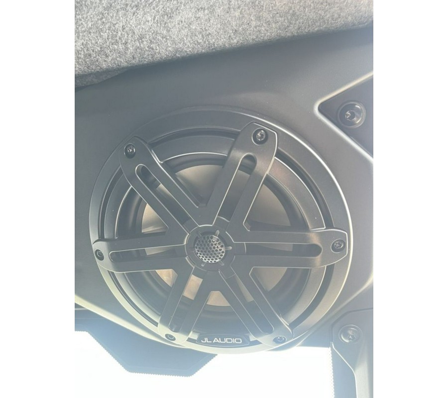 2026 Can-Am Defender MAX Limited HD11