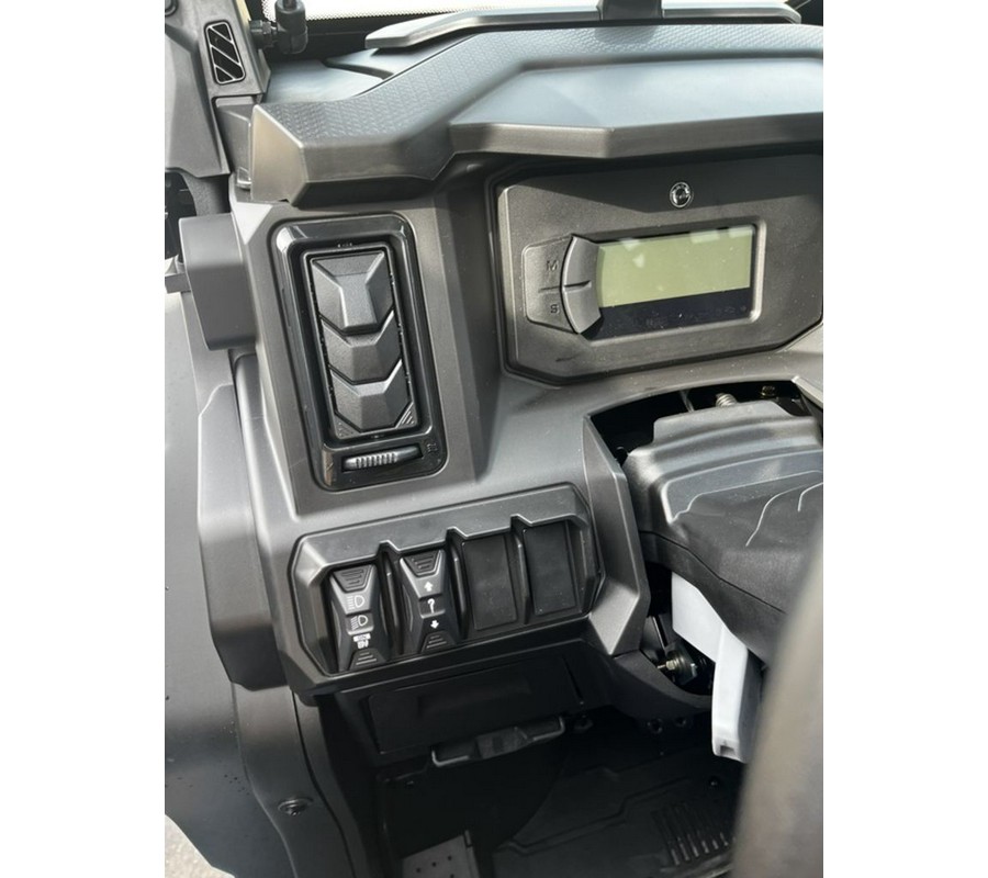 2026 Can-Am Defender MAX Limited HD11