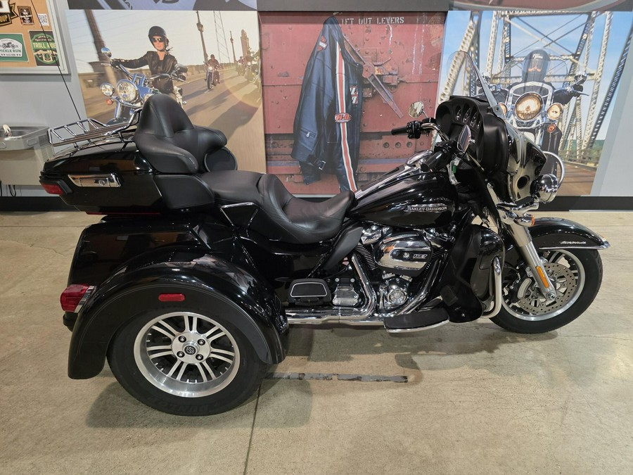 2018 Harley-Davidson Tri Glide Ultra FLHTCUTG