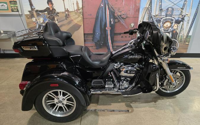 2018 Harley-Davidson Tri Glide Ultra FLHTCUTG