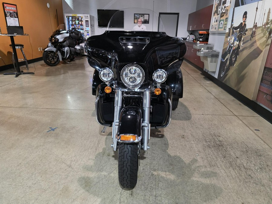 2018 Harley-Davidson Tri Glide Ultra FLHTCUTG