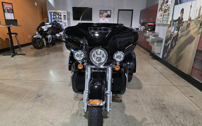 2018 Harley-Davidson Tri Glide Ultra FLHTCUTG