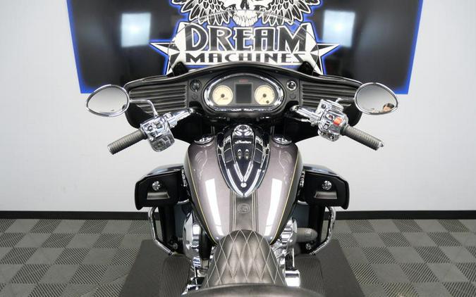 2016 Indian Motorcycle® Roadmaster® Steel Gray and Thunder Black