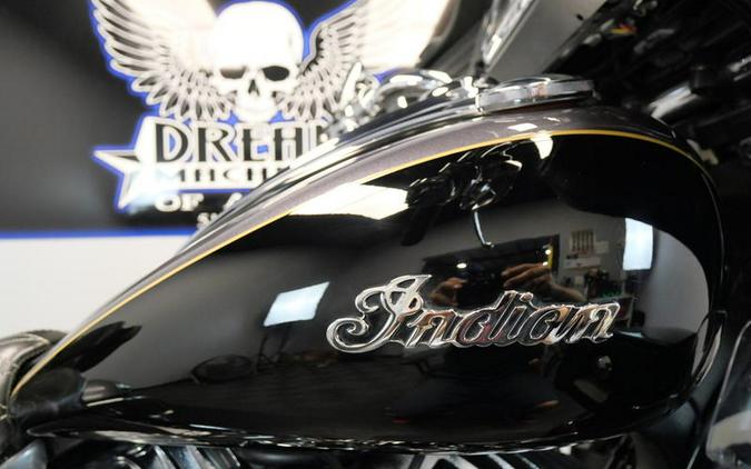 2016 Indian Motorcycle® Roadmaster® Steel Gray and Thunder Black