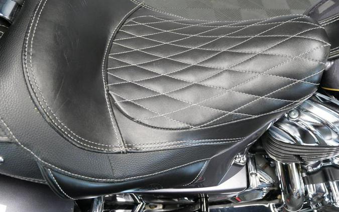 2016 Indian Motorcycle® Roadmaster® Steel Gray and Thunder Black