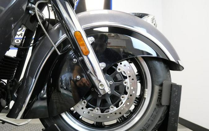 2016 Indian Motorcycle® Roadmaster® Steel Gray and Thunder Black