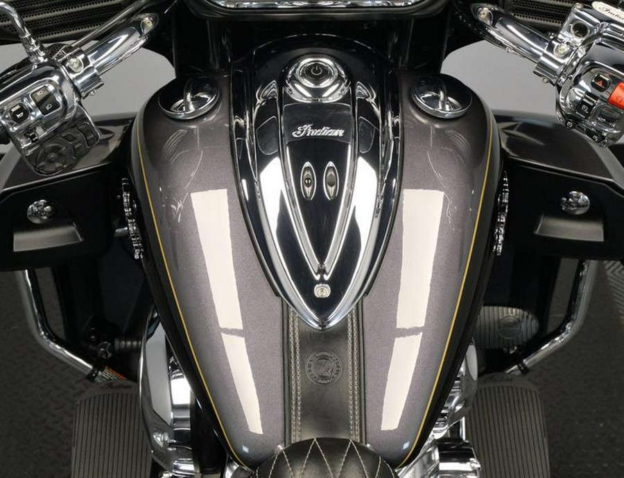 2016 Indian Motorcycle® Roadmaster® Steel Gray and Thunder Black