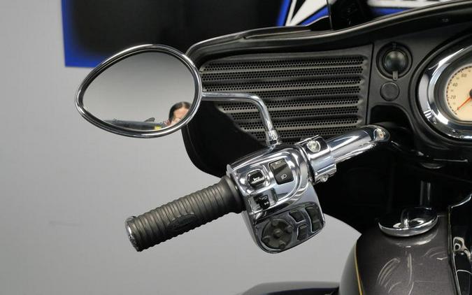 2016 Indian Motorcycle® Roadmaster® Steel Gray and Thunder Black