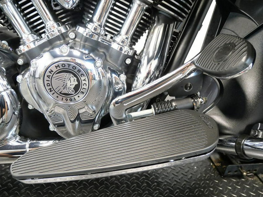 2016 Indian Motorcycle® Roadmaster® Steel Gray and Thunder Black