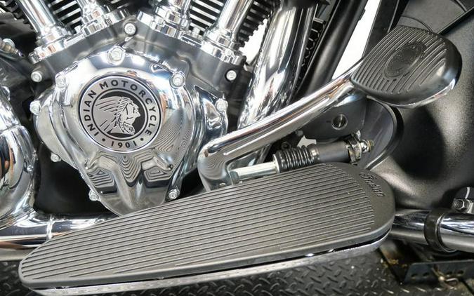 2016 Indian Motorcycle® Roadmaster® Steel Gray and Thunder Black