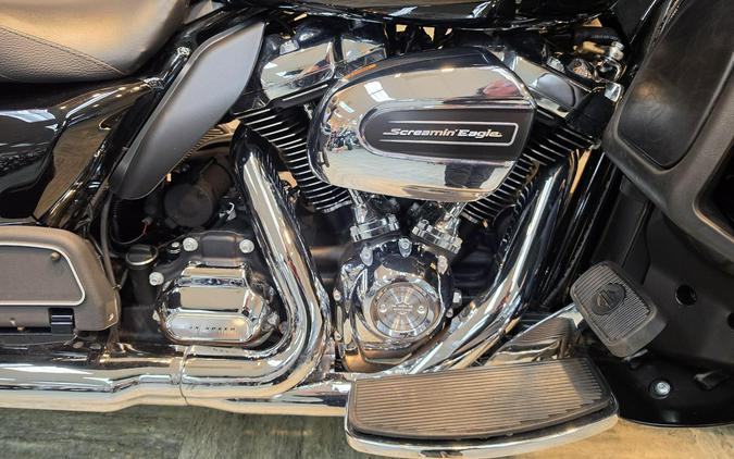 2018 Harley-Davidson® Ultra Limited Vivid Black FLHTK