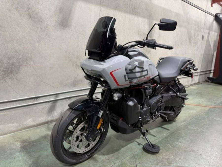 2025 Harley-Davidson® RA1250ST - Pan America® 1250 ST