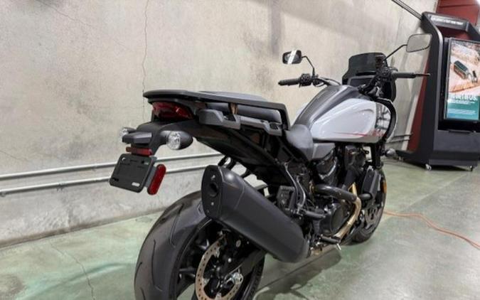 2025 Harley-Davidson® RA1250ST - Pan America® 1250 ST