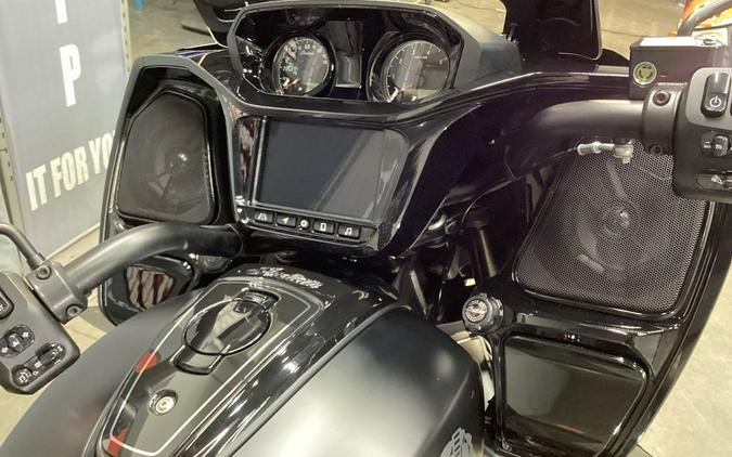 2024 Indian Motorcycle® Challenger® Dark Horse® w/PowerBand Audio Pkg Black Smoke