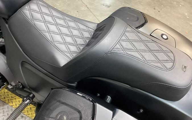 2024 Indian Motorcycle® Challenger® Dark Horse® w/PowerBand Audio Pkg Black Smoke