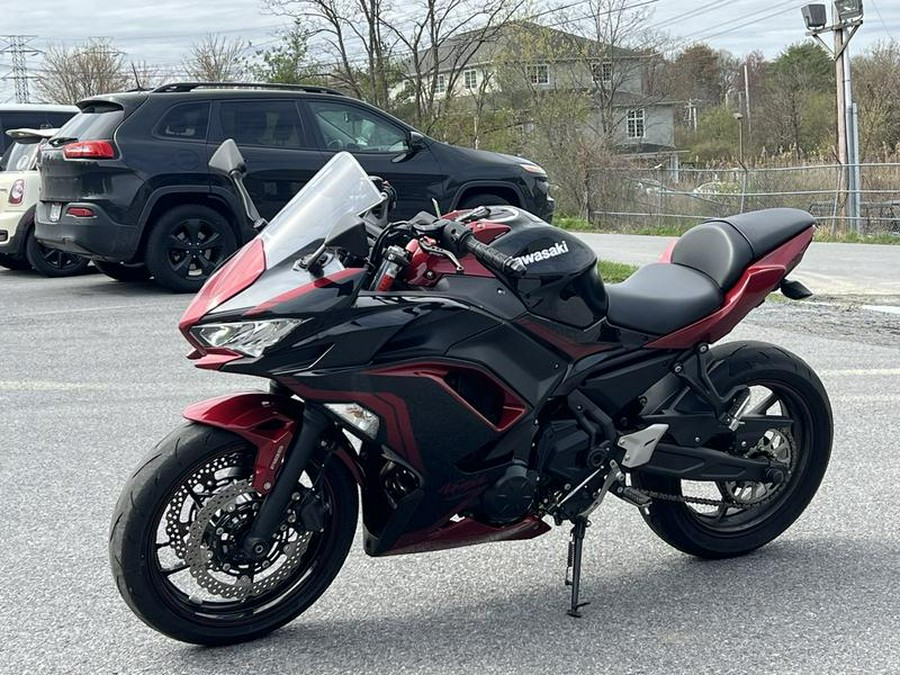2021 Kawasaki Ninja® 650 ABS Metallic Spark Black/Metallic Imperial Red