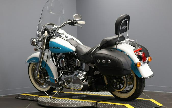 2016 Harley-Davidson® Softail® Deluxe Two-Tone Crushed Ice Pearl/Frosted Teal Pearl