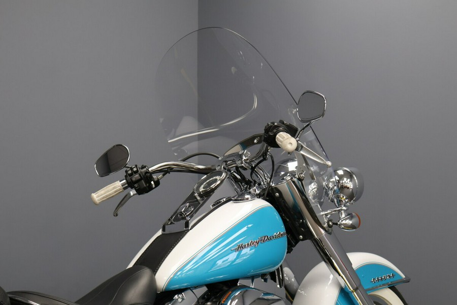 2016 Harley-Davidson® Softail® Deluxe Two-Tone Crushed Ice Pearl/Frosted Teal Pearl