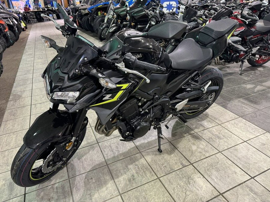 2024 Kawasaki Z900 ABS Metallic Spark Black/Metallic Matte Dark Gray