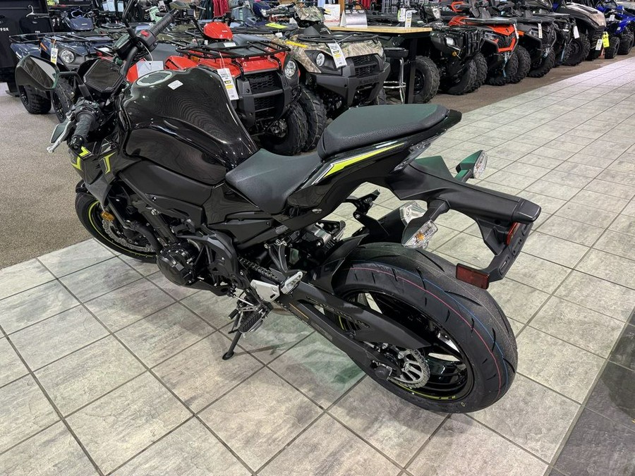 2024 Kawasaki Z900 ABS Metallic Spark Black/Metallic Matte Dark Gray