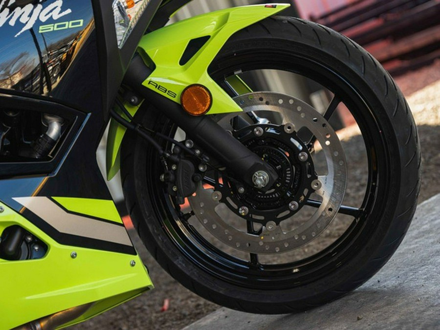 2026 Kawasaki Ninja 500 ABS Metallic Yellowish GreenEbony