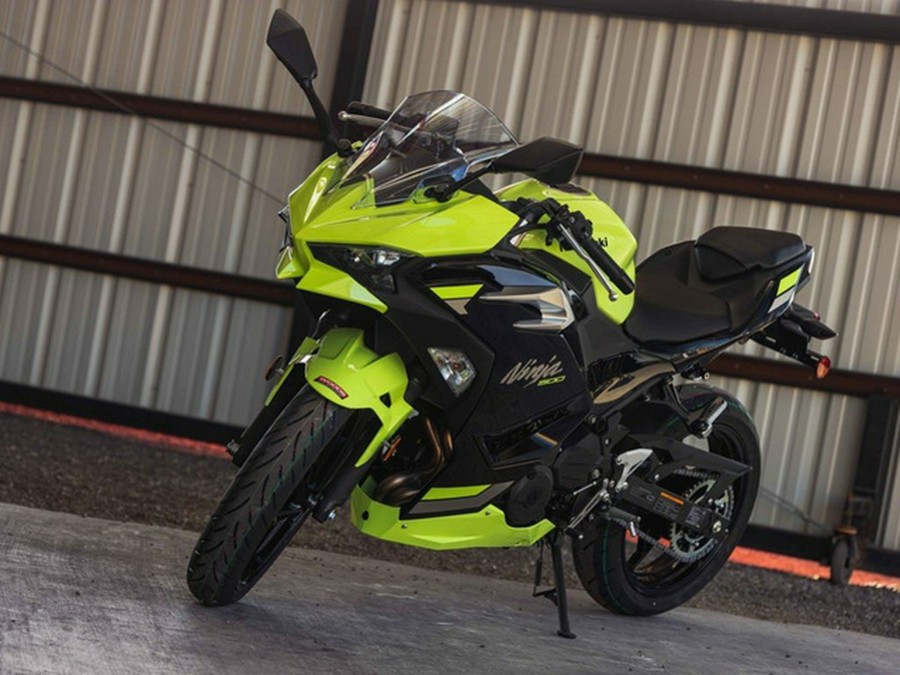 2026 Kawasaki Ninja 500 ABS Metallic Yellowish GreenEbony