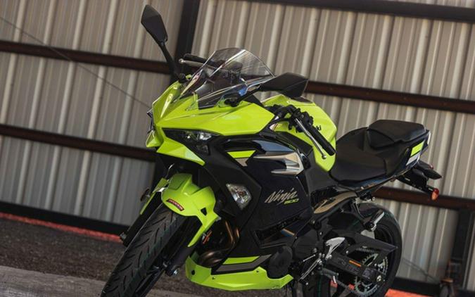 2026 Kawasaki Ninja 500 ABS Metallic Yellowish GreenEbony
