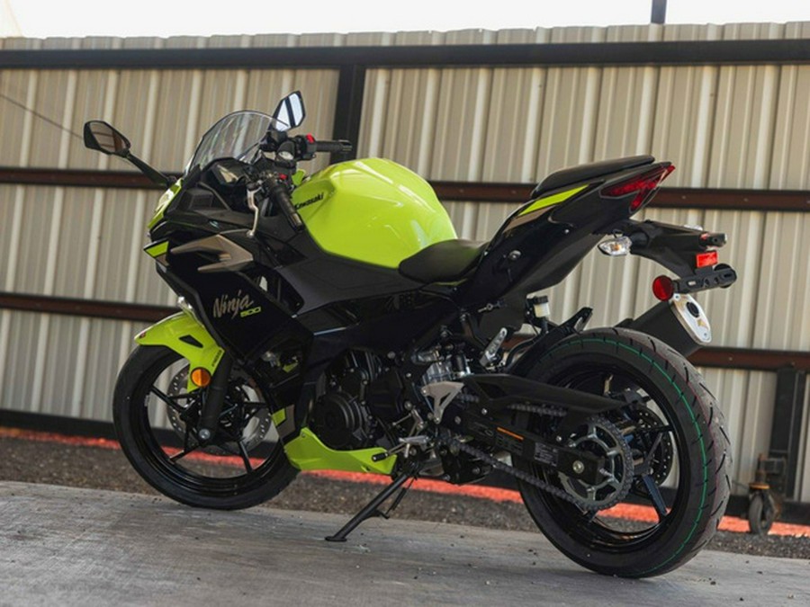 2026 Kawasaki Ninja 500 ABS Metallic Yellowish GreenEbony