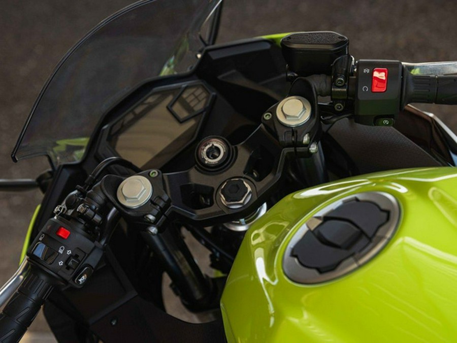 2026 Kawasaki Ninja 500 ABS Metallic Yellowish GreenEbony