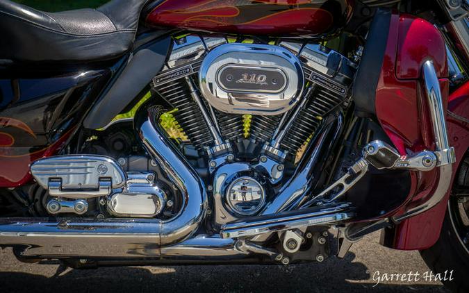 2011 Harley-Davidson® FLHTCUSE6 - CVO™ Ultra Classic® Electra Glide®