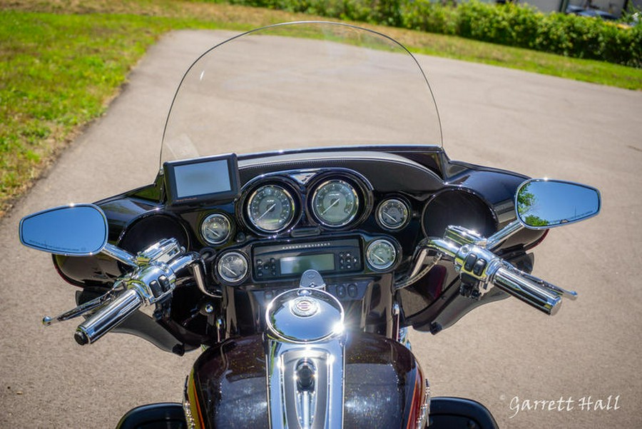 2011 Harley-Davidson® FLHTCUSE6 - CVO™ Ultra Classic® Electra Glide®