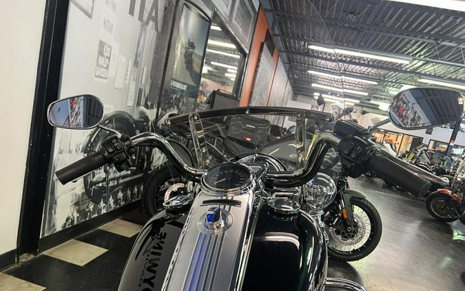 2011 Harley-Davidson Road King Vivid Black FLHR