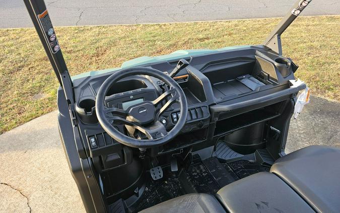 2025 Can-Am Defender DPS HD7