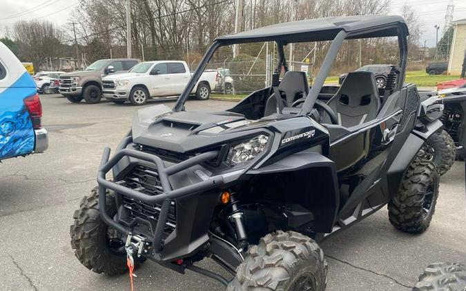 2023 Can-Am® Commander XT 700