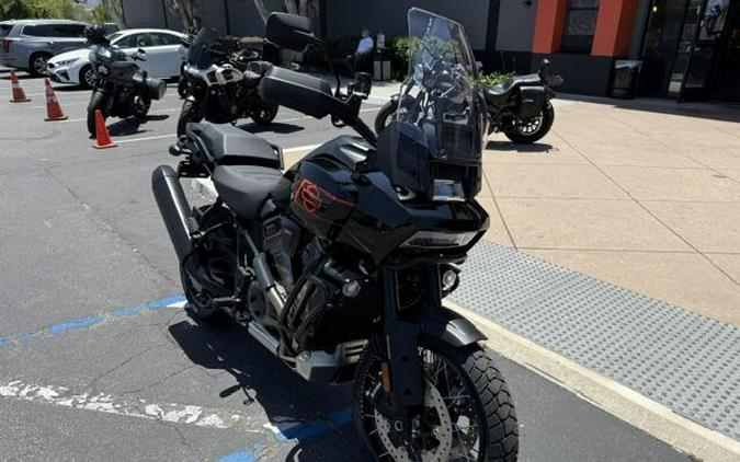 2026 Harley-Davidson® Pan America® 1250 Special Vivid Black Black Laced Wheels