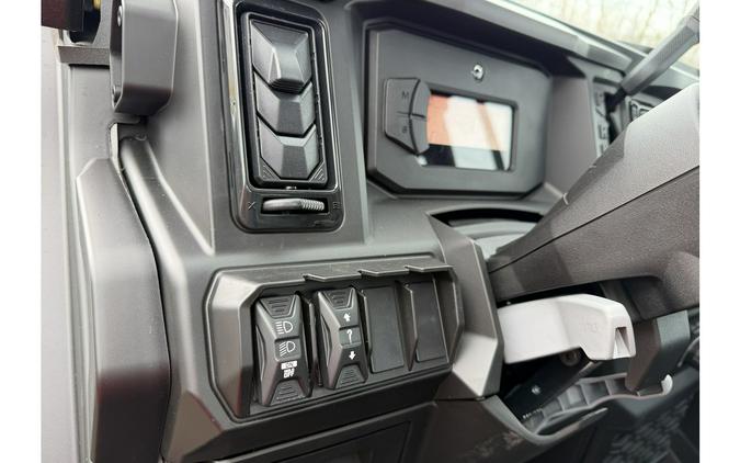 2026 Can-Am DEFENDER XT CAB HD11