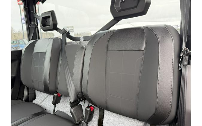 2026 Can-Am DEFENDER XT CAB HD11