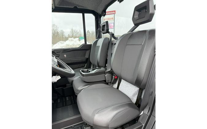 2026 Can-Am DEFENDER XT CAB HD11