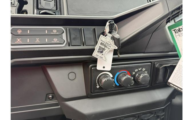 2026 Can-Am DEFENDER XT CAB HD11