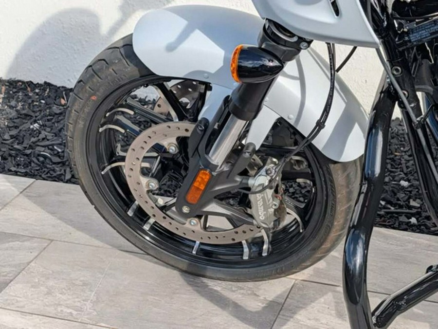 2024 Indian Sport Chief Ghost White Metallic Smoke