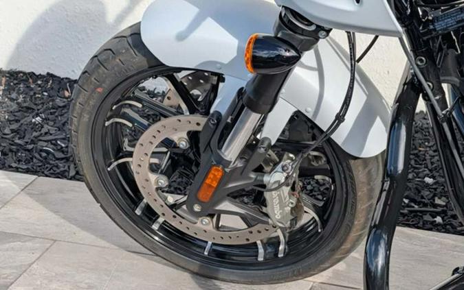 2024 Indian Sport Chief Ghost White Metallic Smoke
