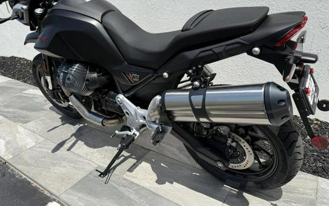 2025 Moto Guzzi V85 Strada TT